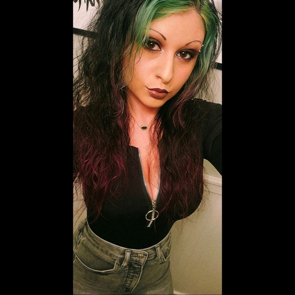 💜🖤💚 Shop my fabulous, ever growing closet! 💜🖤💚 - Picture 7 of 10